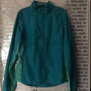 Athletic wind breaker